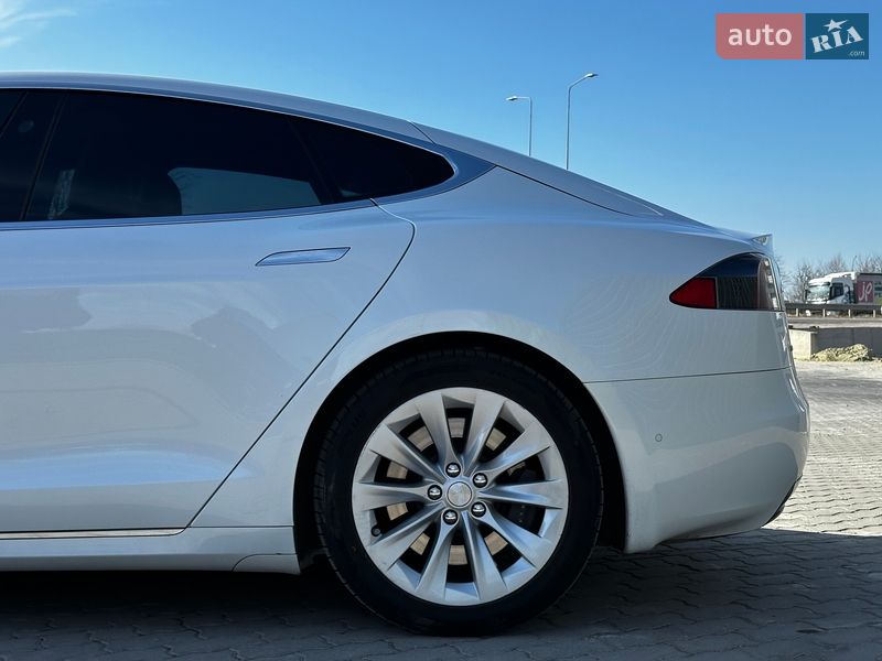 Ліфтбек Tesla Model S 2016 в Львові