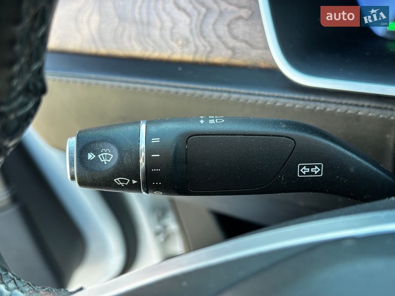 Ліфтбек Tesla Model S 2016 в Львові