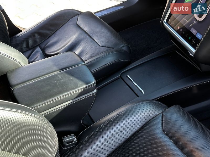 Ліфтбек Tesla Model S 2016 в Львові