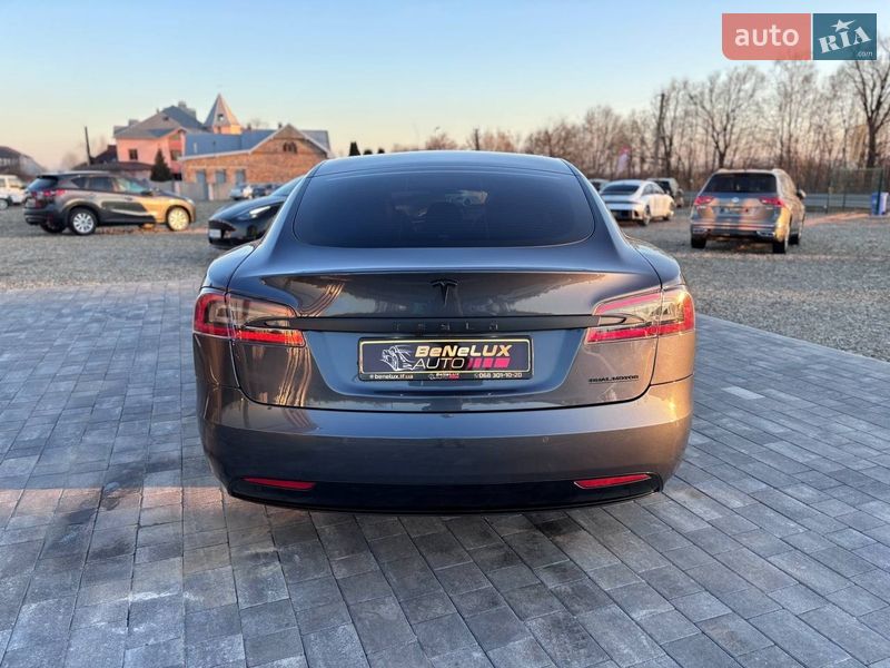 Лифтбек Tesla Model S 2017 в Коломые