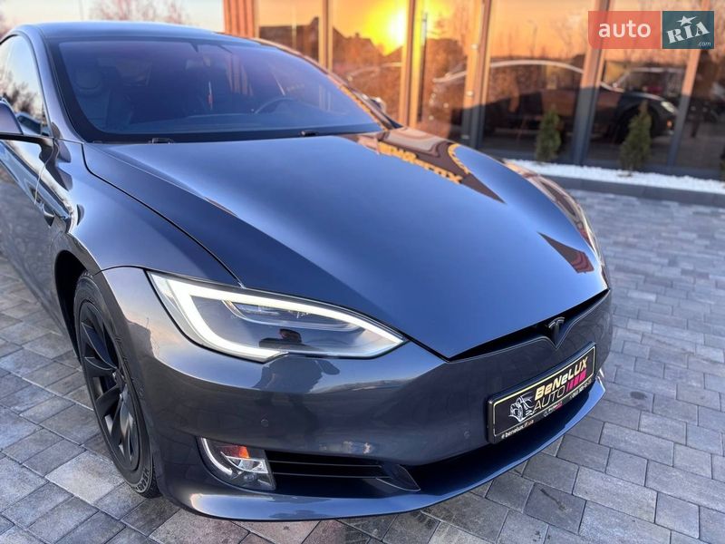Лифтбек Tesla Model S 2017 в Коломые