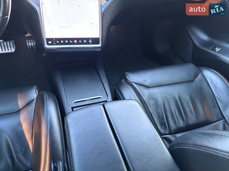 Лифтбек Tesla Model S 2017 в Коломые