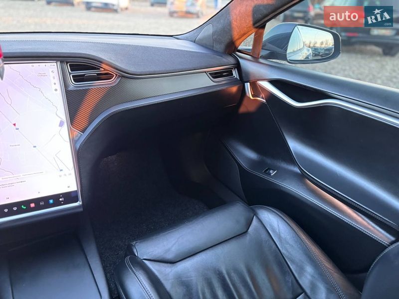 Лифтбек Tesla Model S 2017 в Коломые