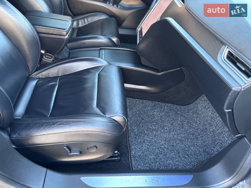 Лифтбек Tesla Model S 2017 в Коломые