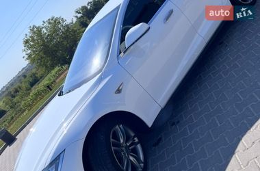 Ліфтбек Tesla Model S 2014 в Шумську