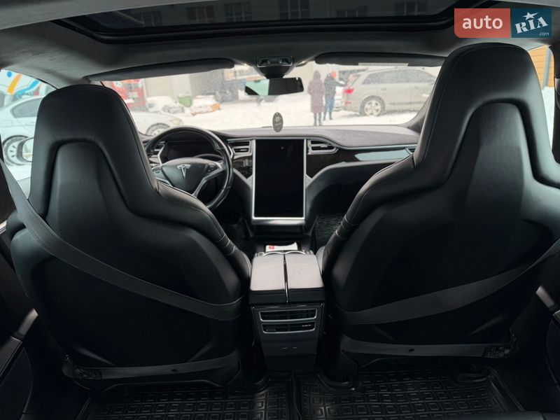 Ліфтбек Tesla Model S 2016 в Житомирі