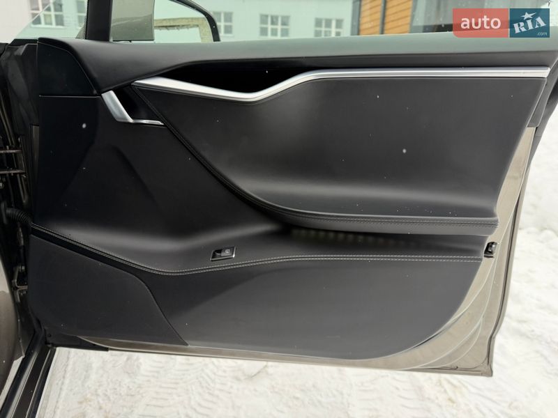 Ліфтбек Tesla Model S 2016 в Житомирі