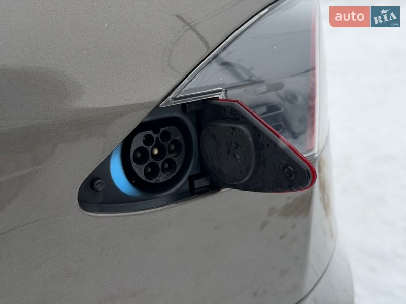 Ліфтбек Tesla Model S 2016 в Житомирі