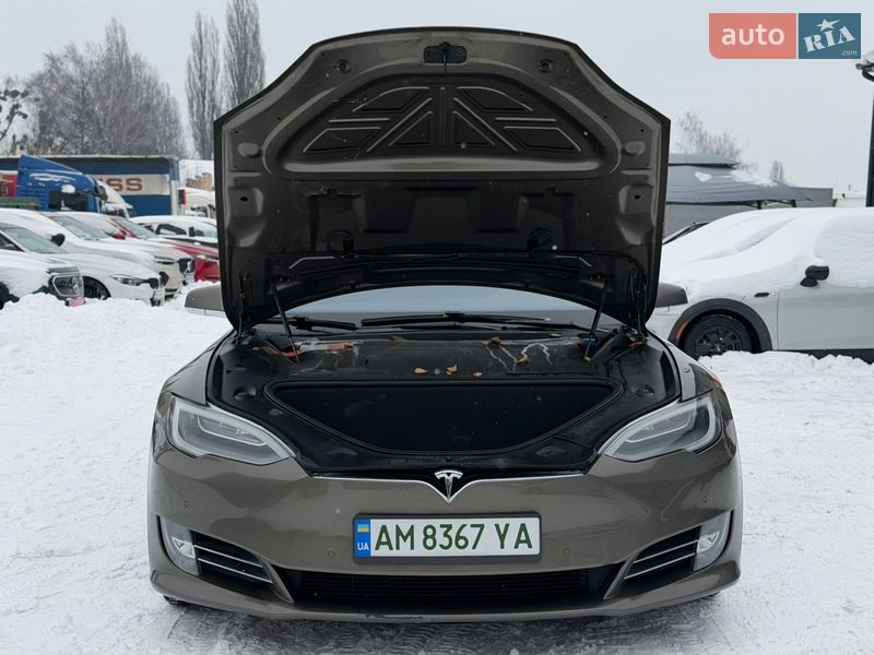 Ліфтбек Tesla Model S 2016 в Житомирі