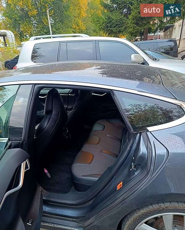 Лифтбек Tesla Model S 2017 в Днепре