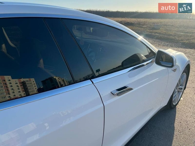 Ліфтбек Tesla Model S 2012 в Вінниці