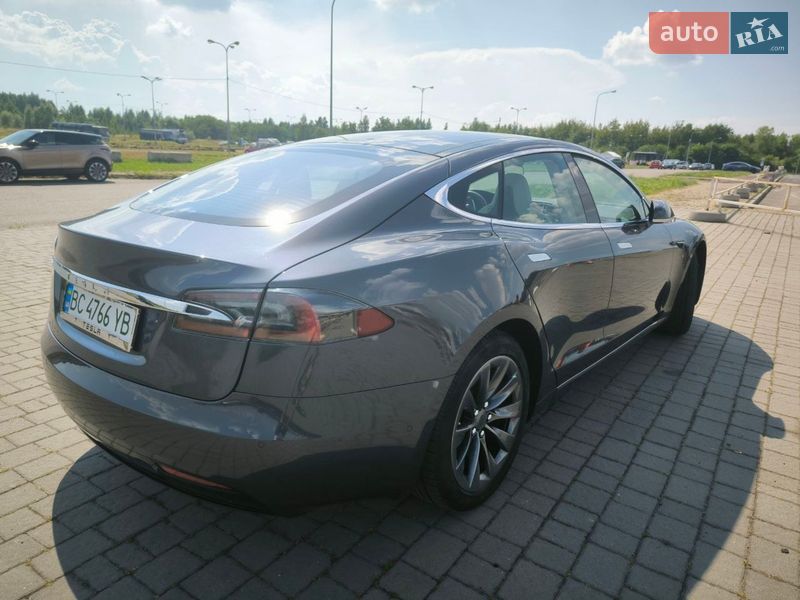 Лифтбек Tesla Model S 2017 в Львове