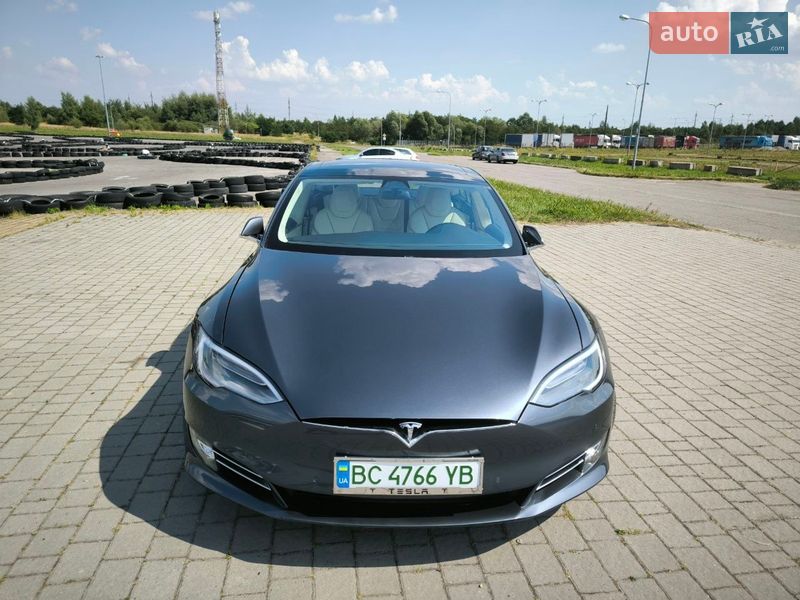 Лифтбек Tesla Model S 2017 в Львове