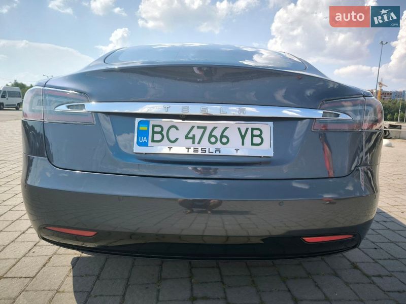Лифтбек Tesla Model S 2017 в Львове