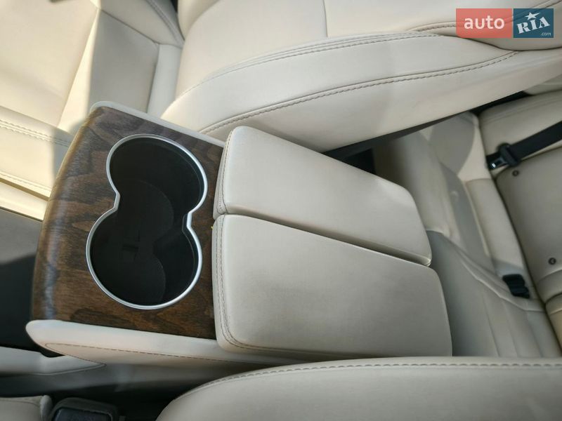 Лифтбек Tesla Model S 2017 в Львове
