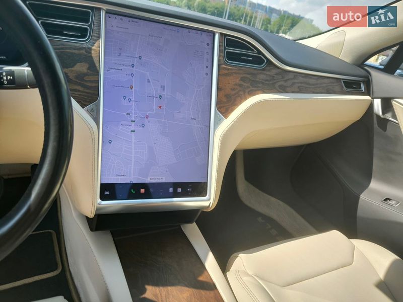 Лифтбек Tesla Model S 2017 в Львове