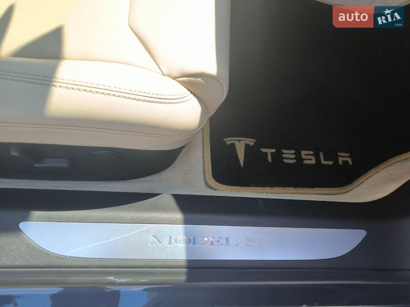 Ліфтбек Tesla Model S 2017 в Львові