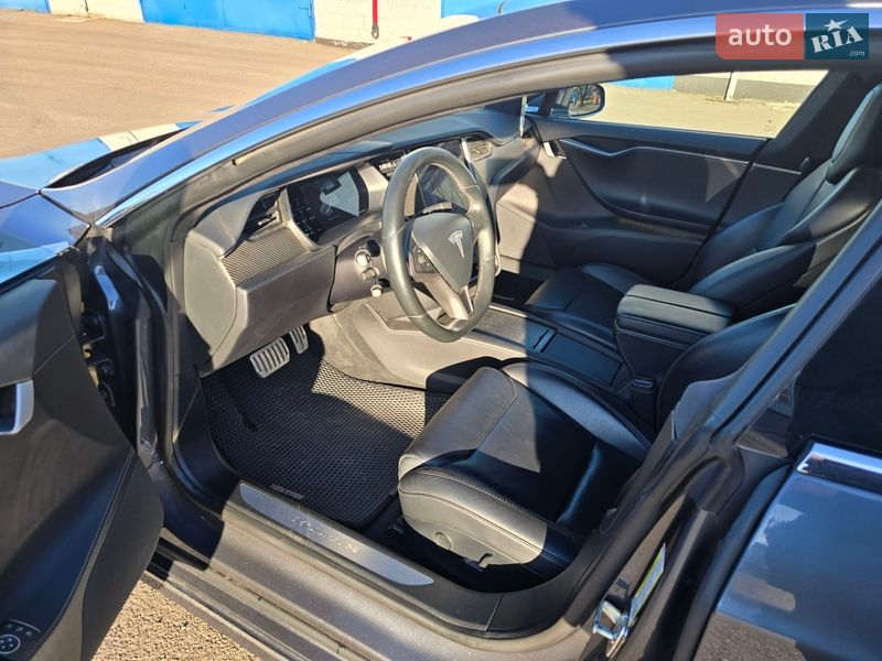 Лифтбек Tesla Model S 2018 в Кропивницком