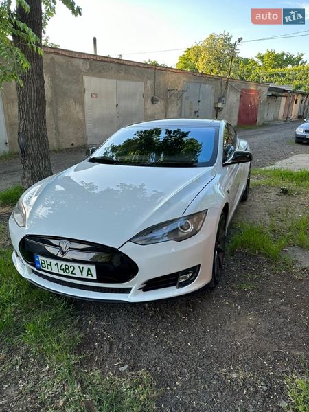 Ліфтбек Tesla Model S 2013 в Києві