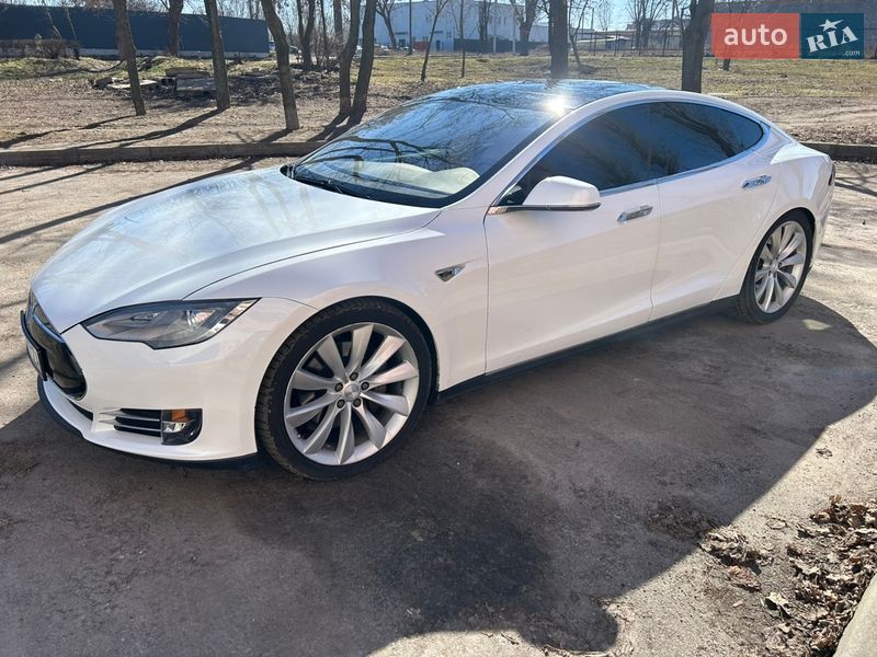Ліфтбек Tesla Model S 2013 в Черкасах