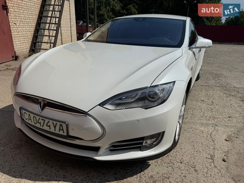 Лифтбек Tesla Model S 2015 в Бершади