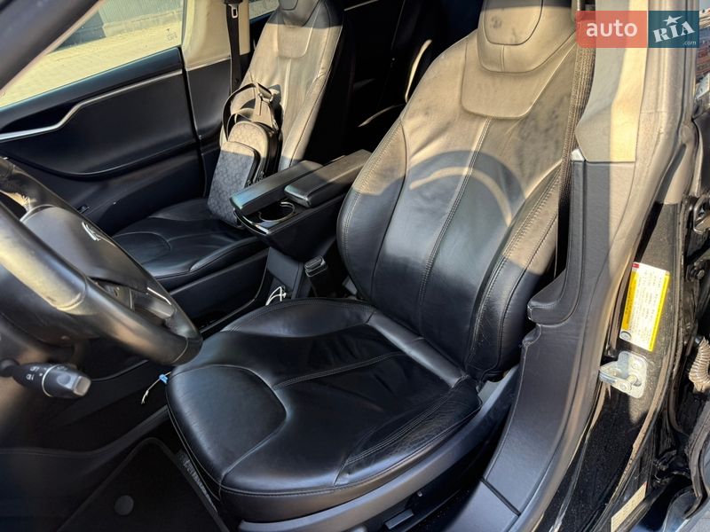 Лифтбек Tesla Model S 2013 в Львове