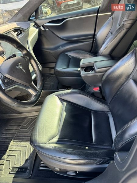 Ліфтбек Tesla Model S 2015 в Києві