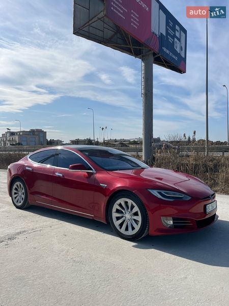 Лифтбек Tesla Model S 2016 в Львове