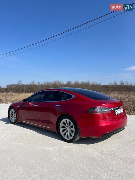 Лифтбек Tesla Model S 2016 в Львове