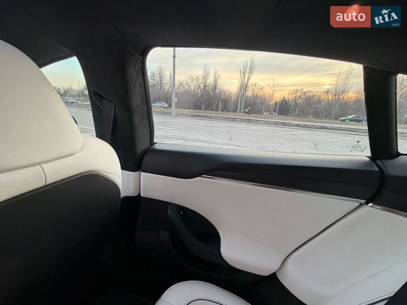 Ліфтбек Tesla Model S 2024 в Запоріжжі