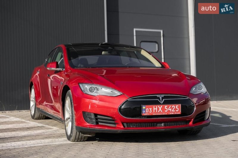 Лифтбек Tesla Model S 2015 в Тернополе