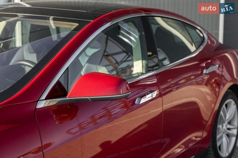 Лифтбек Tesla Model S 2015 в Тернополе