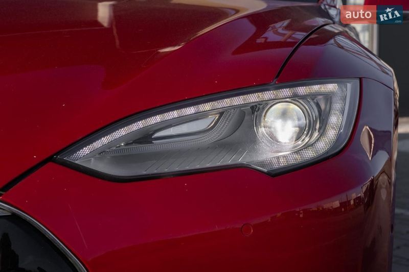 Лифтбек Tesla Model S 2015 в Тернополе