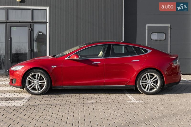 Лифтбек Tesla Model S 2015 в Тернополе