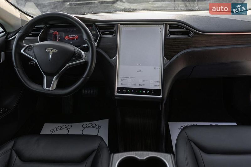 Лифтбек Tesla Model S 2015 в Тернополе