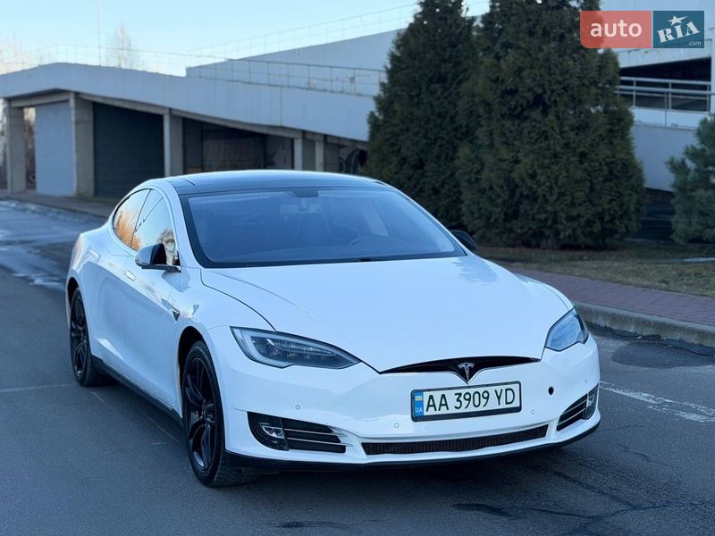 Лифтбек Tesla Model S 2014 в Киеве