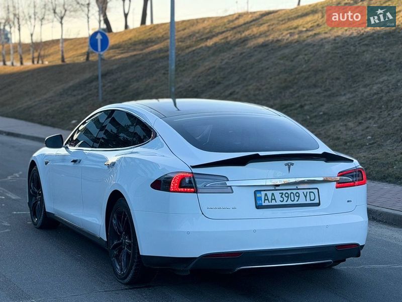 Лифтбек Tesla Model S 2014 в Киеве