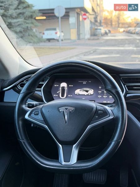 Лифтбек Tesla Model S 2014 в Киеве
