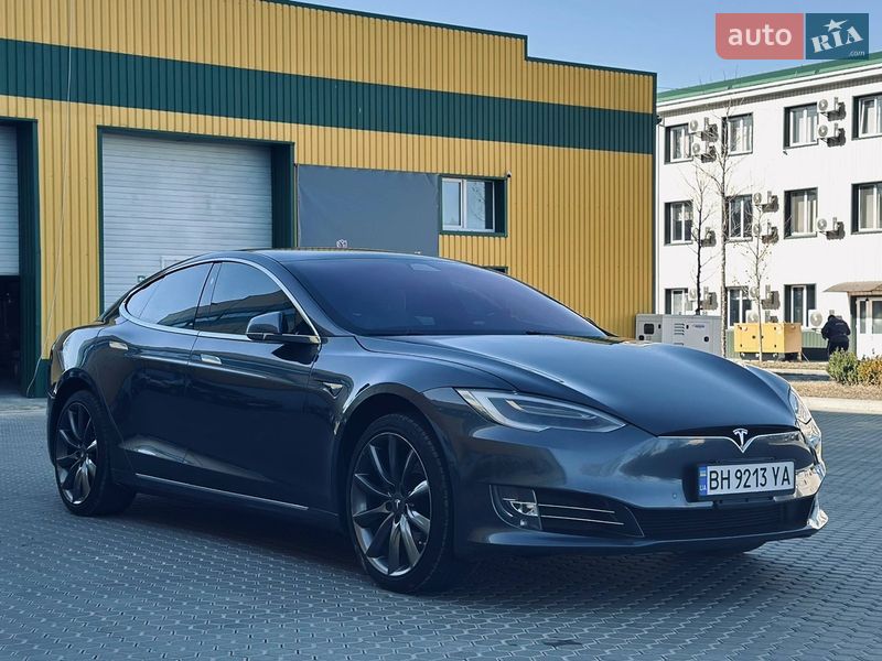 Лифтбек Tesla Model S 2020 в Одессе