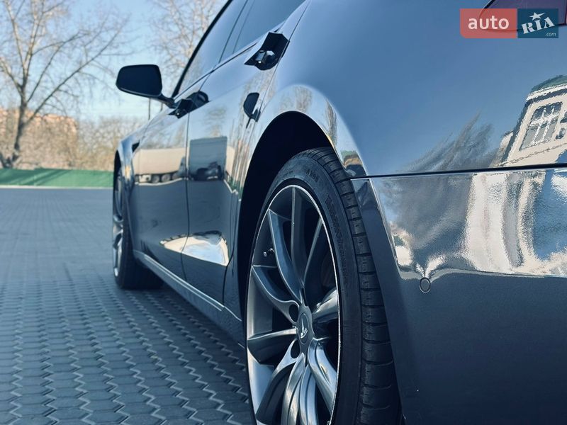 Лифтбек Tesla Model S 2020 в Одессе