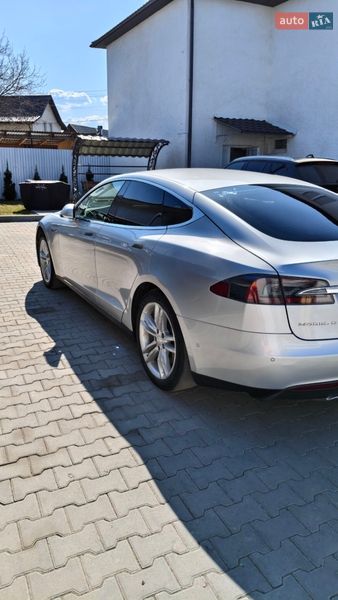 Лифтбек Tesla Model S 2014 в Глыбокой