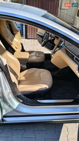 Лифтбек Tesla Model S 2014 в Глыбокой