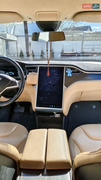 Лифтбек Tesla Model S 2014 в Глыбокой