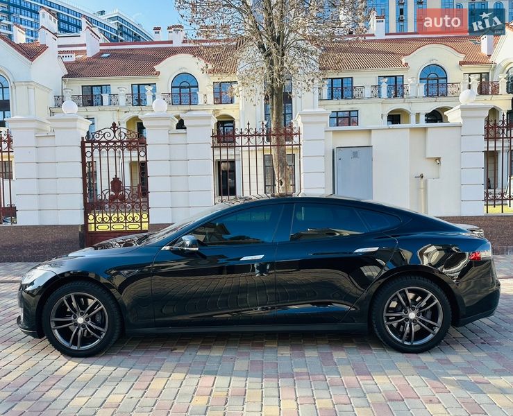 Ліфтбек Tesla Model S 2015 в Одесі