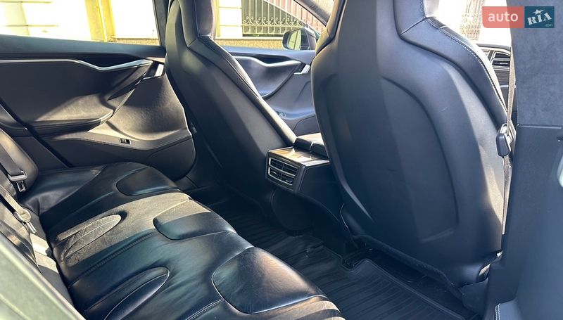 Ліфтбек Tesla Model S 2015 в Одесі