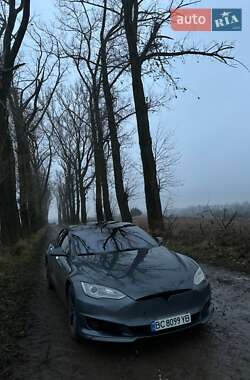 Лифтбек Tesla Model S 2013 в Львове