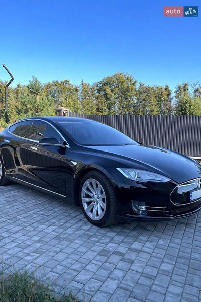 Лифтбек Tesla Model S 2014 в Киеве
