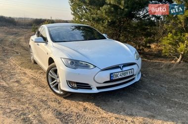 Лифтбек Tesla Model S 2015 в Луцке