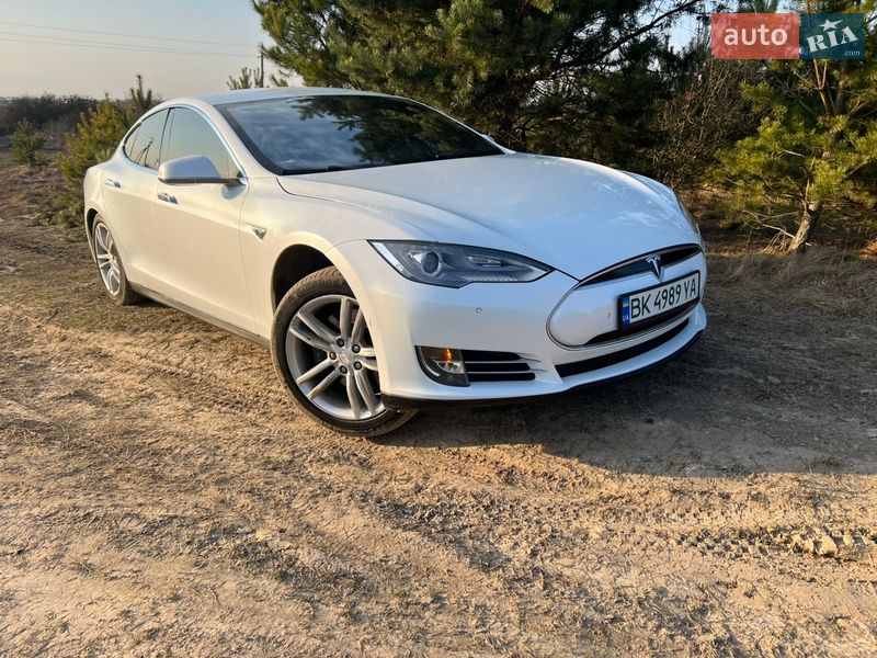 Лифтбек Tesla Model S 2015 в Луцке фото 2 Лифтбек Tesla Model S 2015 в Луцке