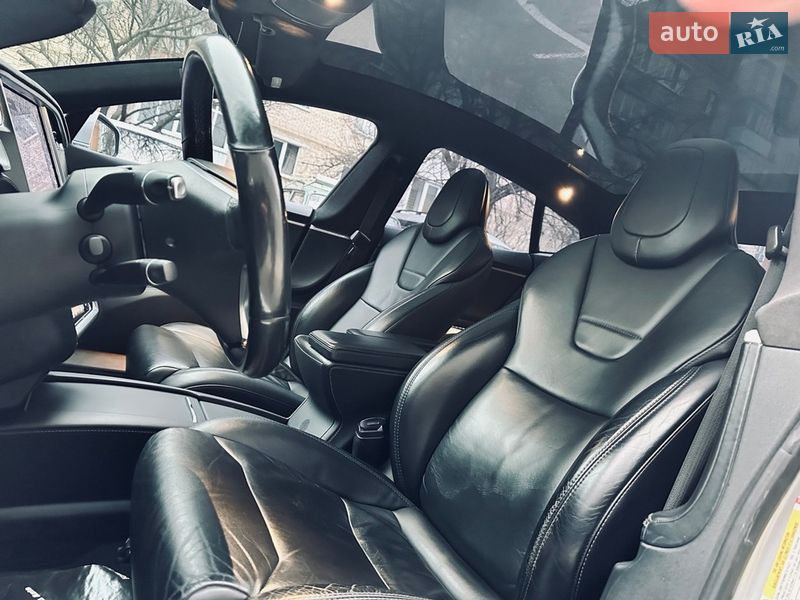 Лифтбек Tesla Model S 2017 в Буче